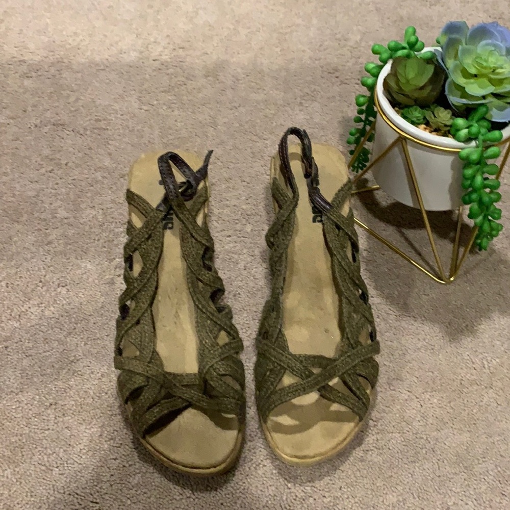 Groove wedges. Size 9.5